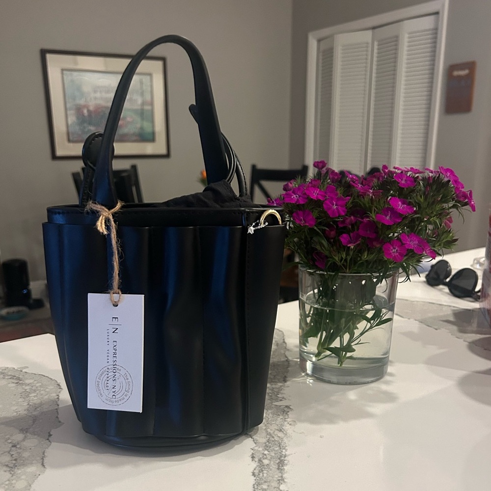 NWT E/N Expressions NYC Luxury Vegan Handbag Drawstring Bucket Bag Black